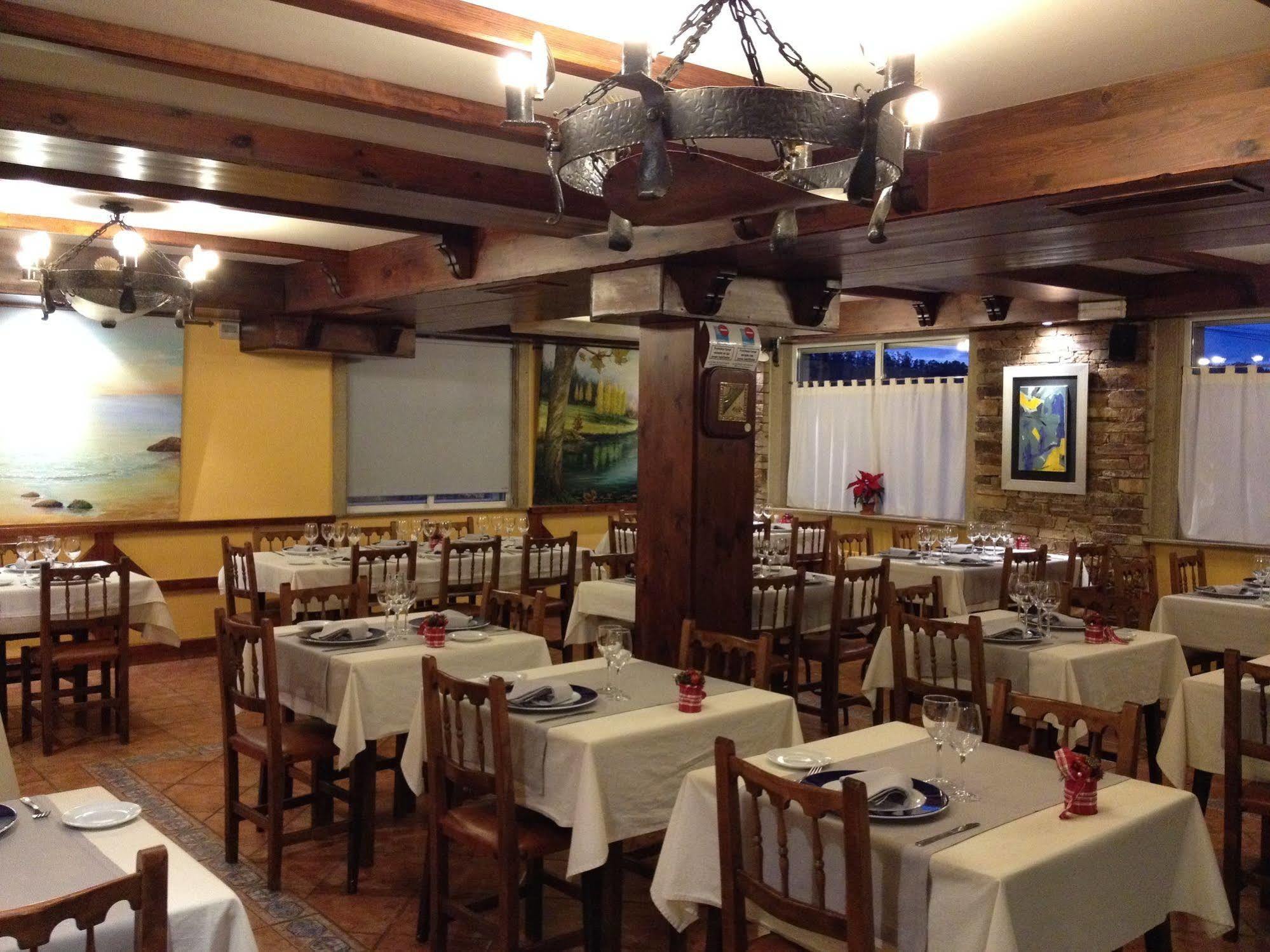 Hotel O Pino Buitenkant foto