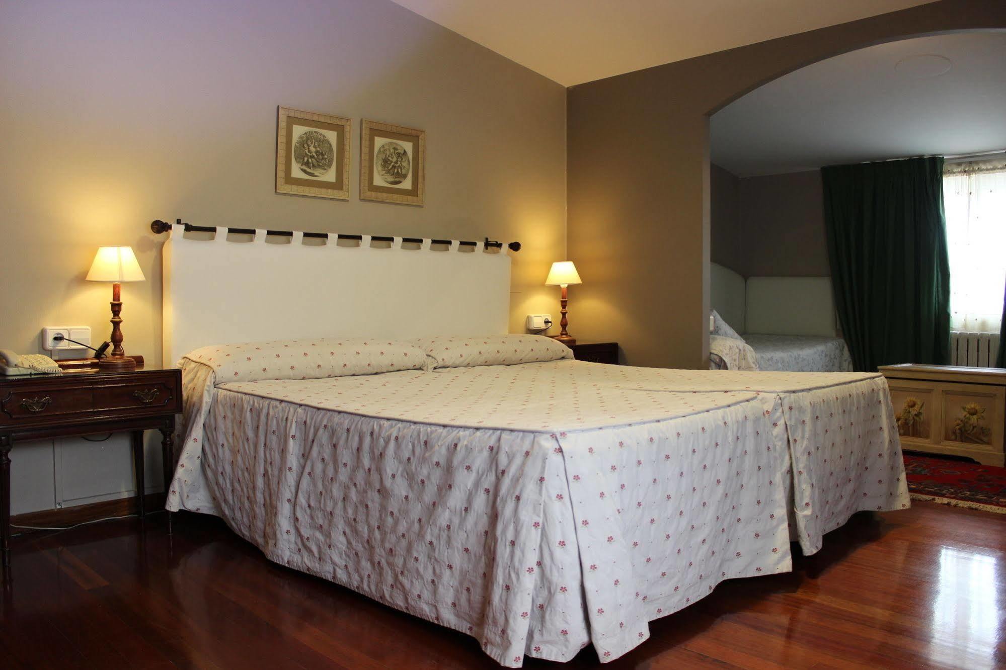 Hotel O Pino Buitenkant foto