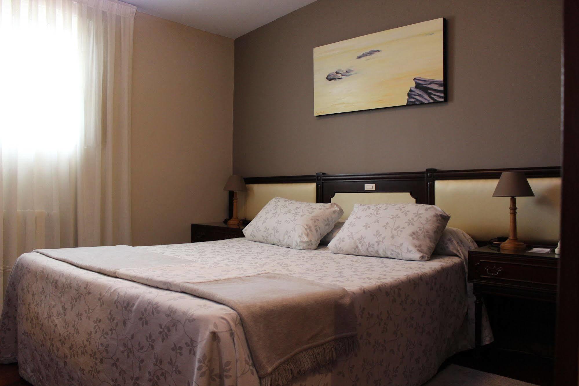 Hotel O Pino Buitenkant foto