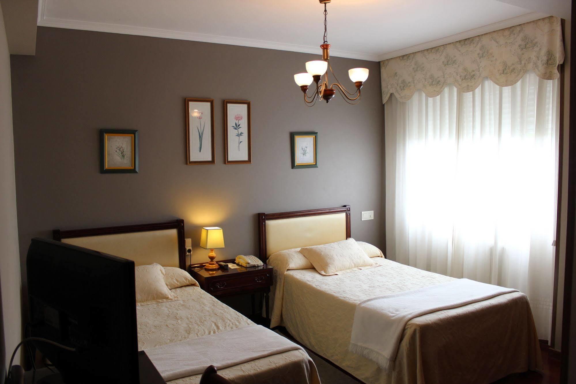 Hotel O Pino Buitenkant foto