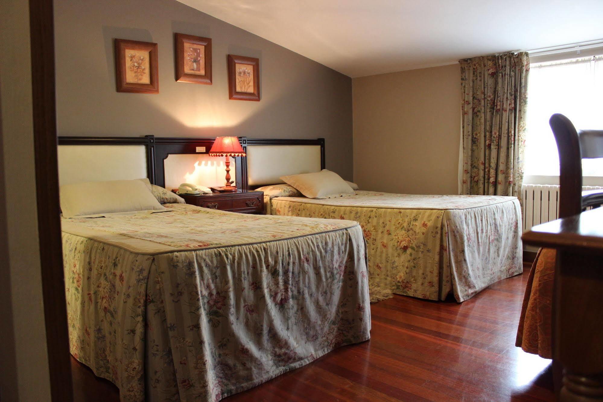 Hotel O Pino Buitenkant foto